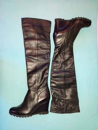 Botas altas de piel con cuña. Talla 39