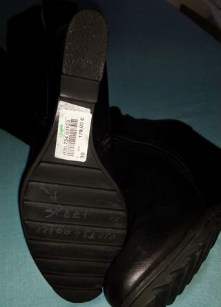 Botas altas de piel con cuña. Talla 39