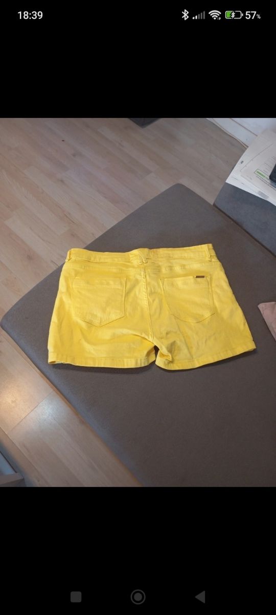 Shorts vaqueros amarillos
