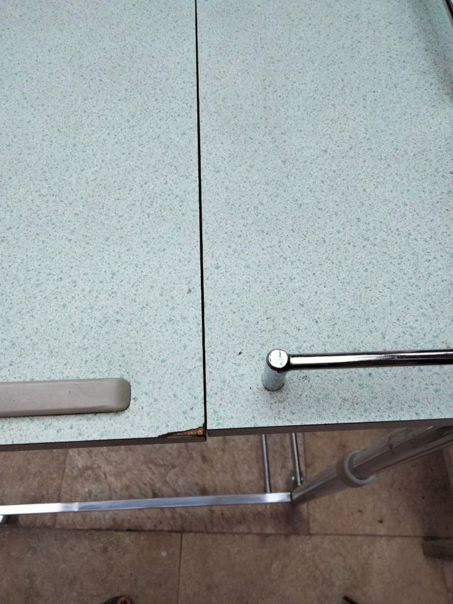 Mesa auxiliar regulable en altura metalica