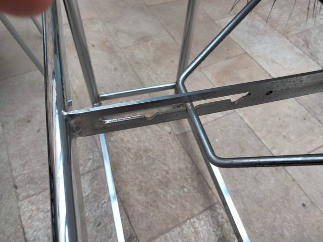 Mesa auxiliar regulable en altura metalica