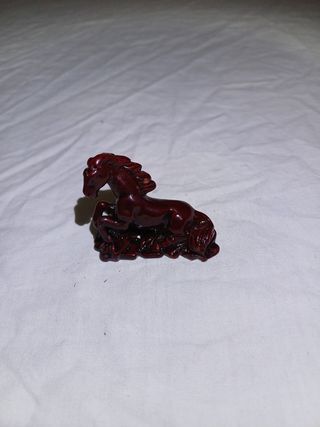 Statua Cavallo Resina Rossa