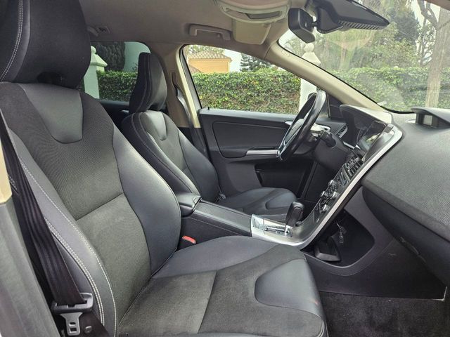 Volvo XC60 2.4 D4 Momentum Auto AWD 163 CV