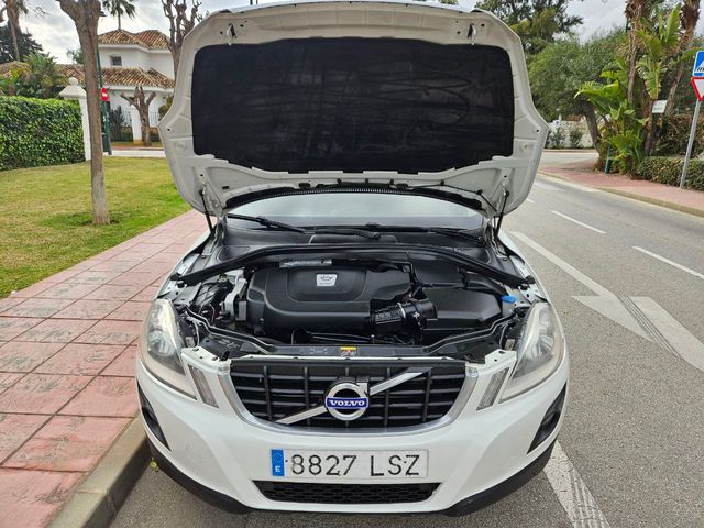 Volvo XC60 2.4 D4 Momentum Auto AWD 163 CV