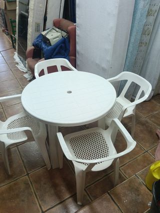 Mesa terraza + 4 sillas - plástico blanco