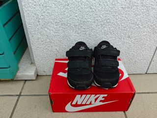Crocs C5,C6 + 2 Nikes talla 21  y 1 de talla 23,5.
