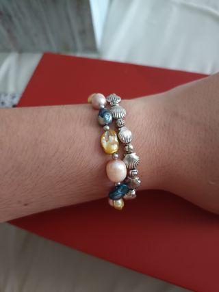 Pulseras perlas & conchas