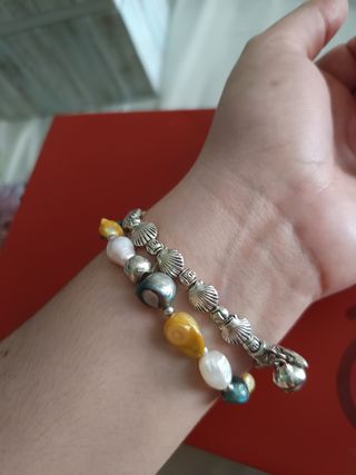 Pulseras perlas & conchas