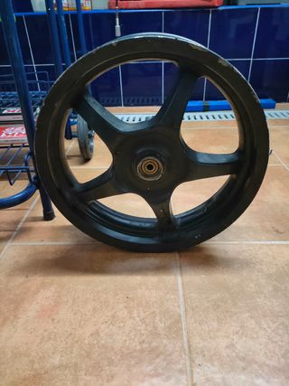 Llanta Yamaha Aerox delantera
