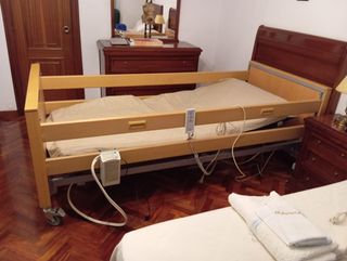 Cama articulada con elevación vertical 