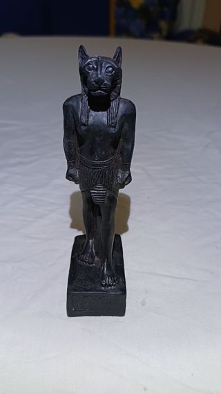 Statua egizia gatto nero