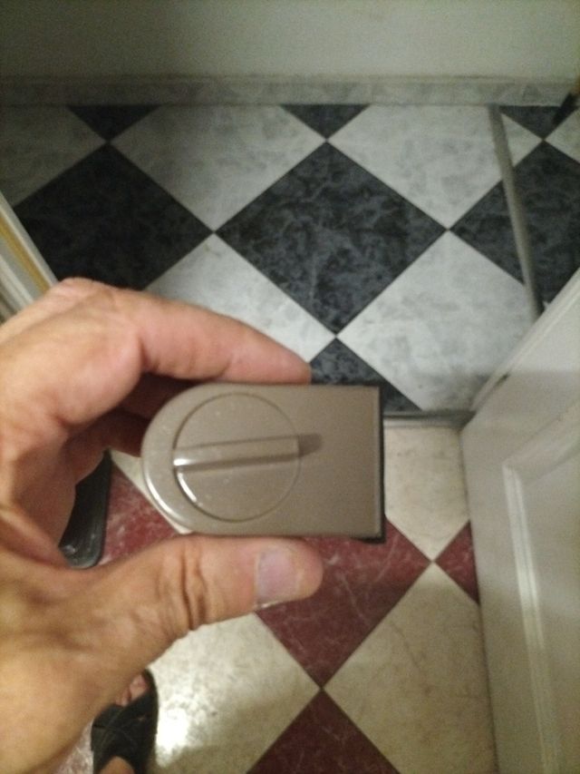 Cinco cierres seguridad ventanas correderas.