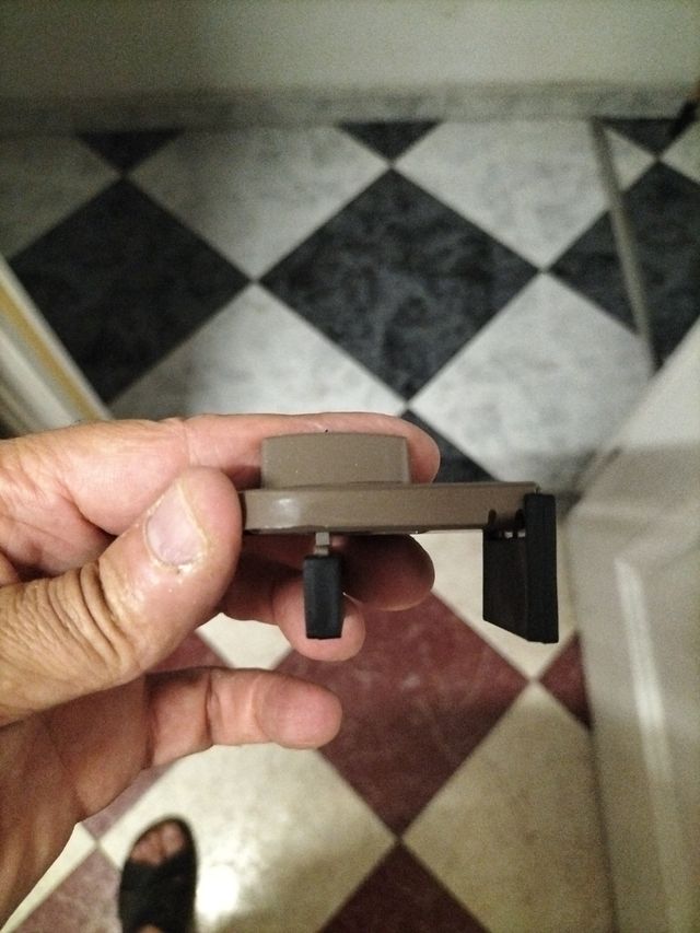 Cinco cierres seguridad ventanas correderas.