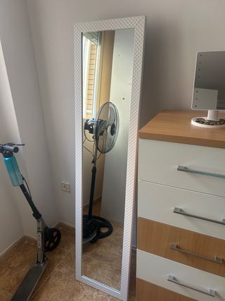 Espejo blanco grande de madera