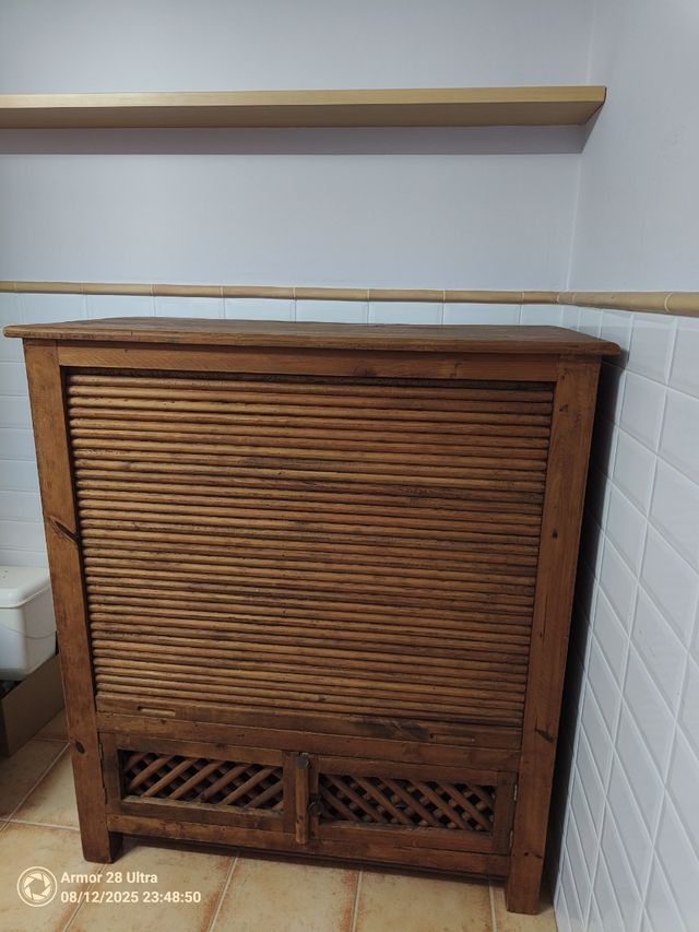 Armario antiguo (EL MUEBLE SE ENCUENTRA EN IRUN)