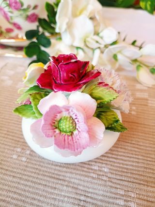ROYAL DOULTON figura de flores  Porcelana fina ing