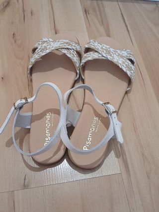 Sandalias Pisamonas  beige-blanco