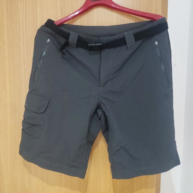 Pantalón corto The North Face gris