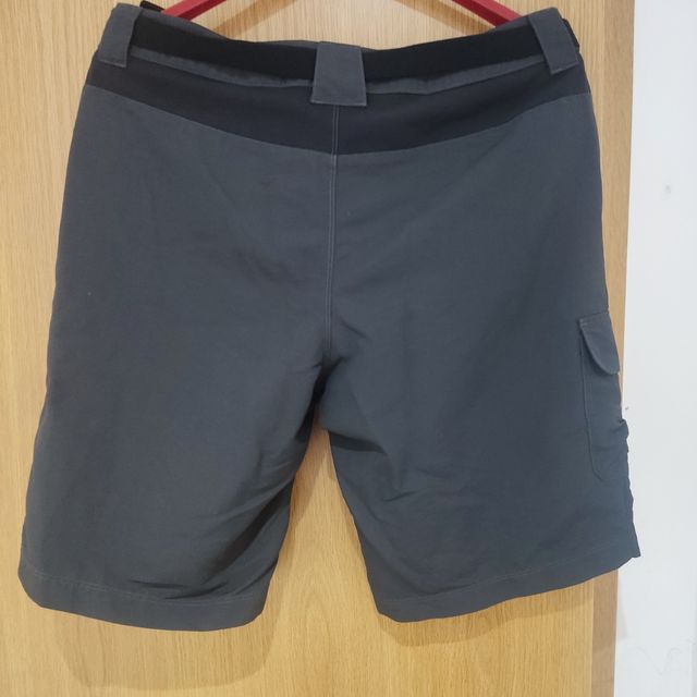 Pantalón corto The North Face gris