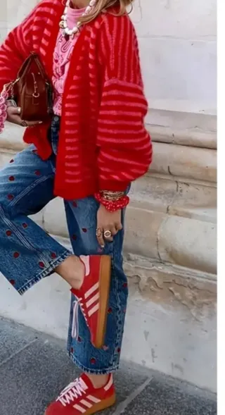 Zapatillas Adidas Gazelle rojas y rosas