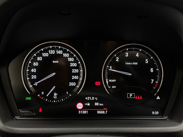 BMW X1 sDrive18i AT7 ADVANTAGE