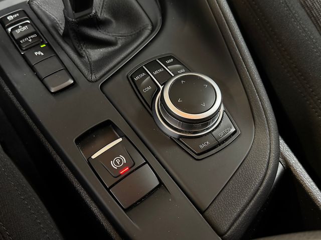 BMW X1 sDrive18i AT7 ADVANTAGE
