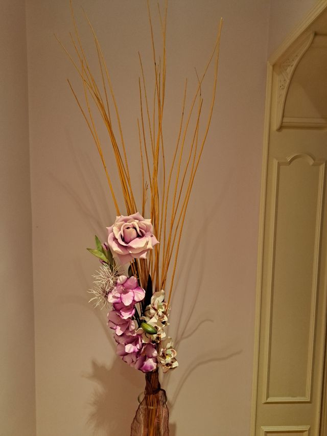 Jarrón decorativo con flores