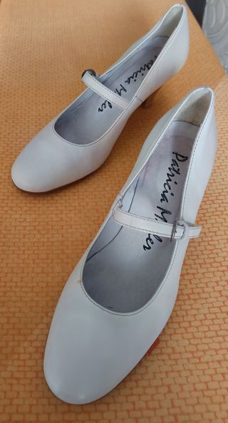 Zapatos tacón de mujer beige para vestido  andaluz