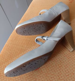Zapatos tacón de mujer beige para vestido  andaluz