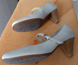 Zapatos tacón de mujer beige para vestido  andaluz