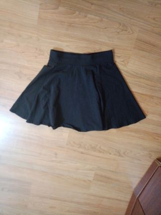 Falda negra skater