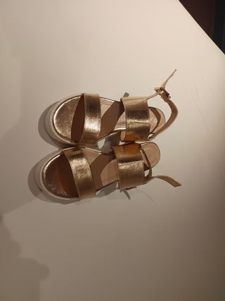 Sandalias doradas tacón - talla 40