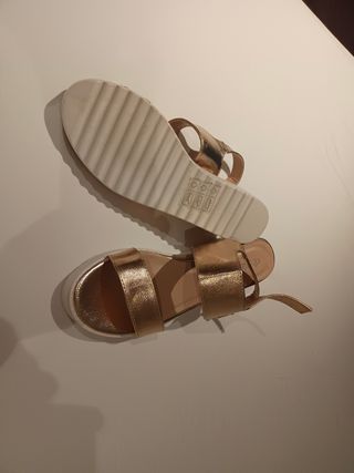 Sandalias doradas tacón - talla 40