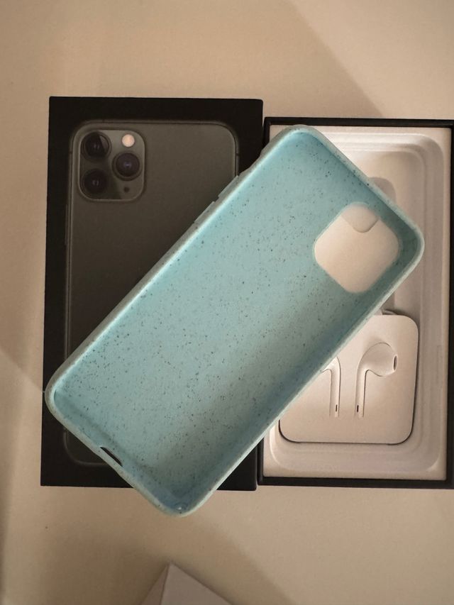 caja vacía 11 Pro, funda y auriculares Apple