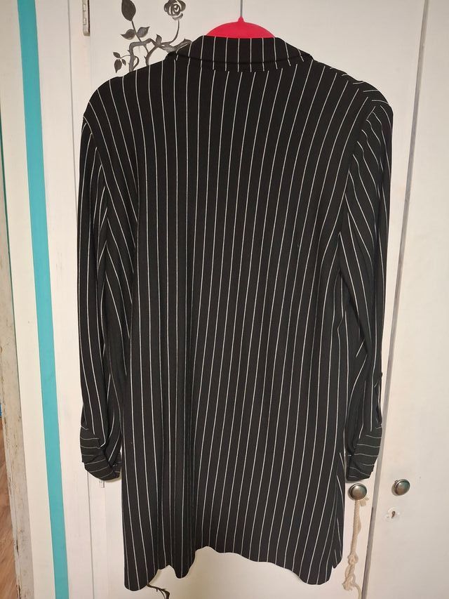 Americana negra a rayas