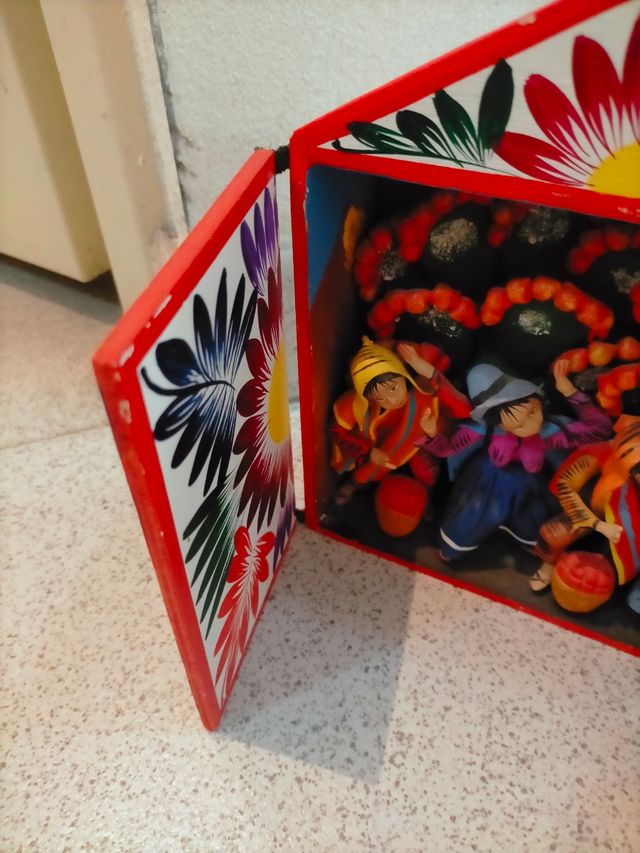 Retablo artesanal peruano - Ayacucho.