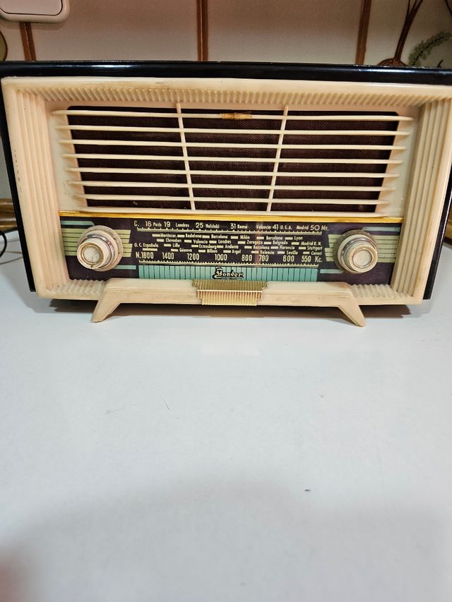 Vecchia radio degli anni '50