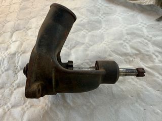 Bomba agua Ford Model B antigua