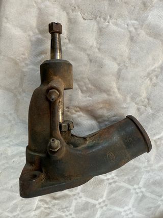 Bomba agua Ford Model B antigua