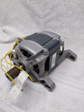 Motor inducción trifásico