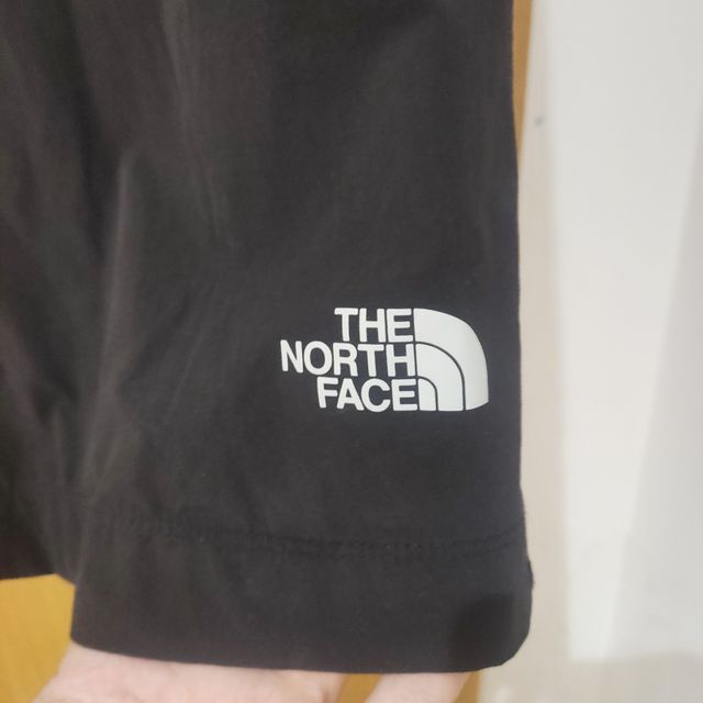 Pantalón corto The North Face negro