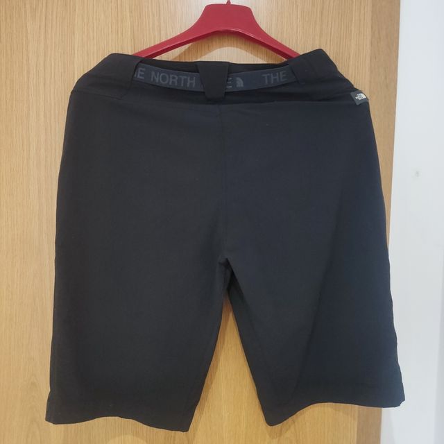 Pantalón corto The North Face negro