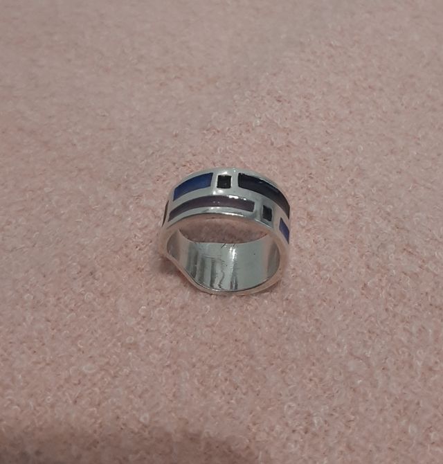 Anillo plata esmaltes azul y morado.