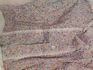 Traje casero niña: blusa , falda y delantal 