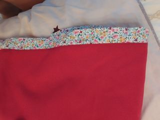 Traje casero niña: blusa , falda y delantal 