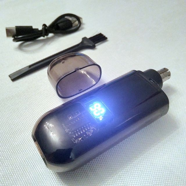 Rifinitore per naso e orecchie ricaricabile