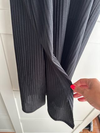 Vestido negro largo plisado