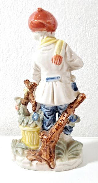 Statua vintage in porcellana dipinta a mano