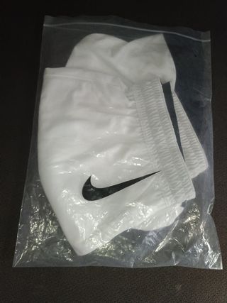 Bermuda Nike Dri-FIT blanca y negra