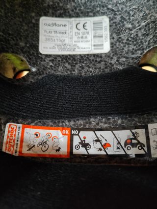 Casco monopatín negro